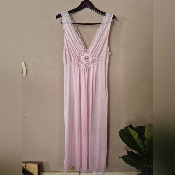 Vintage Lorraine Robe & Nightgown Set - Picture 13 of 16